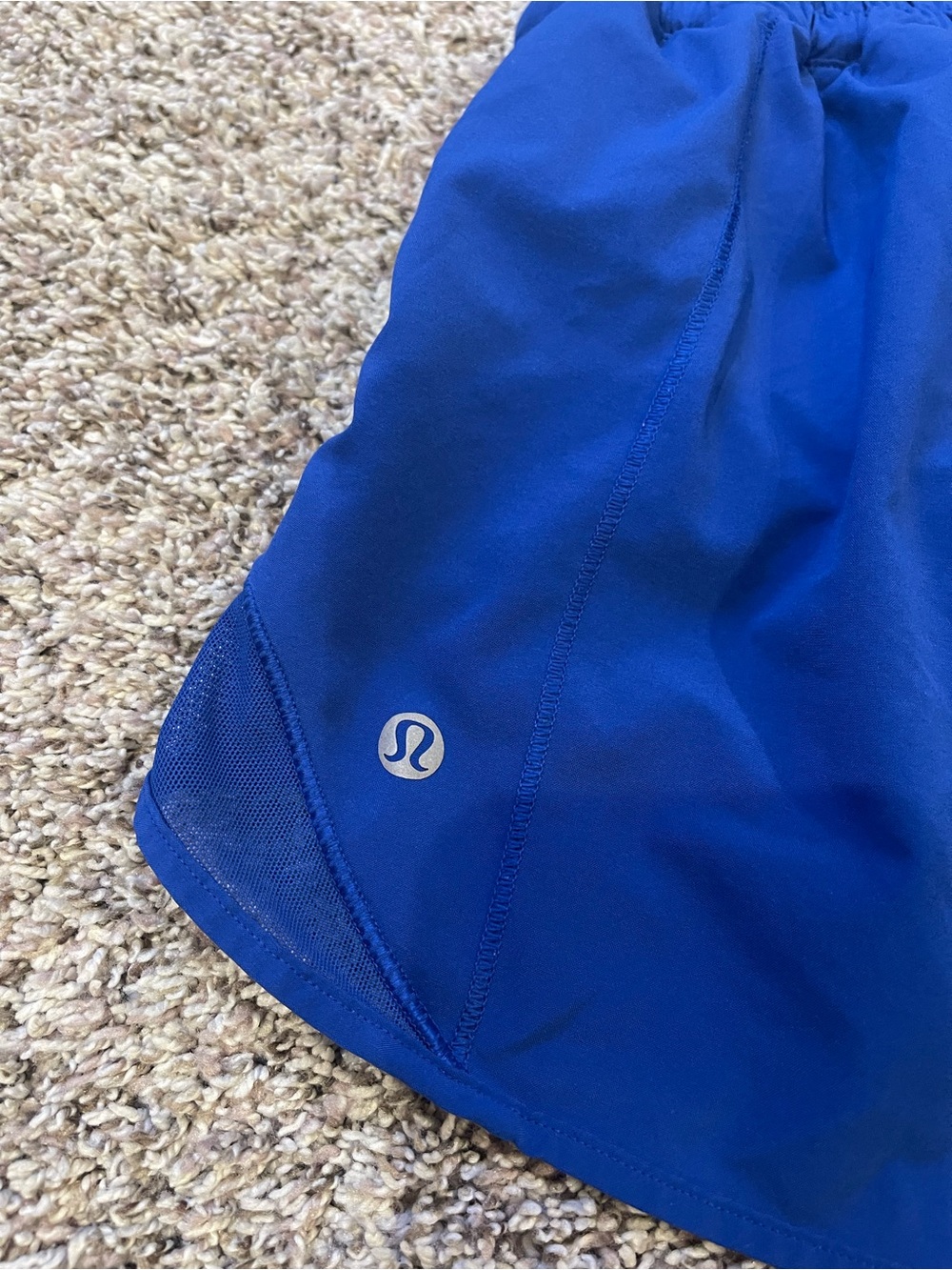 Lululemon Jet Stream Hotty Hot Short II *Long 4" Size 8 - Picture 4 of 8